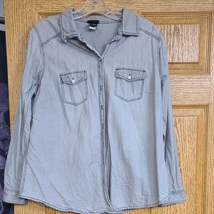 Torrid Size 0 Button Down Grey Shirt
